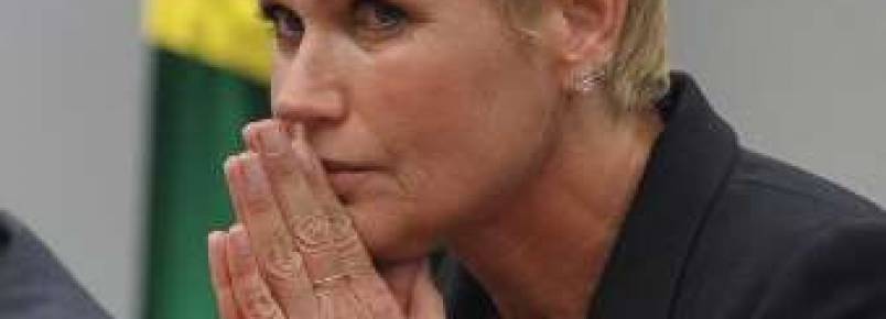 Xuxa se revolta ao ver vídeo de mulher maltratando cão