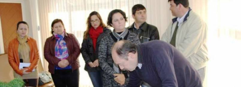 Administração municipal firma convênio com Associação Protetora dos Animais