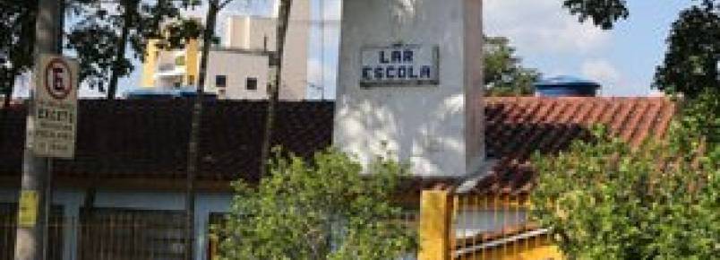 Criminosos invadem creche e matam bichos