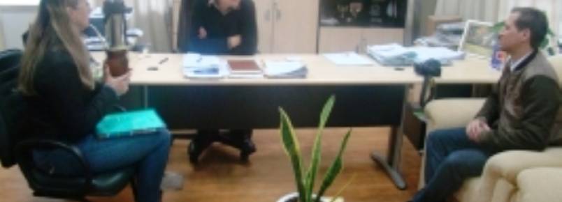 Grupo de Protetores dos Animais realiza visita ao Prefeito de Mondaí
