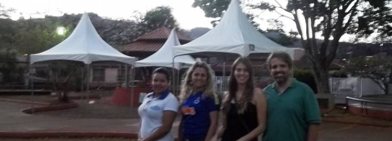 Equipe esteve na praça para os último detalhes antes do 5º Encontro