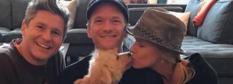 Neil Patrick Harris e sua família adotam cãozinho resgatado