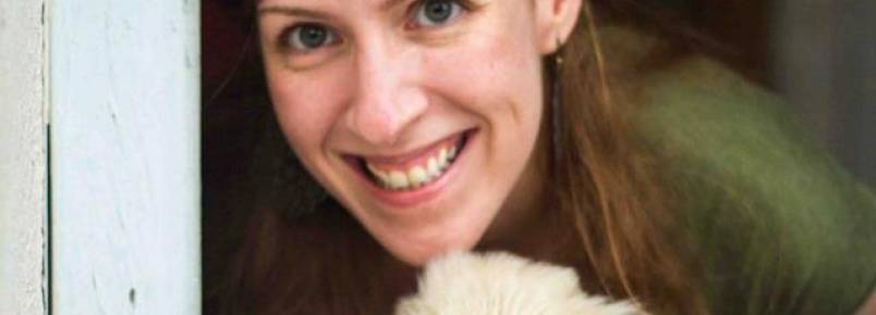 Após adotar cães, mulher abandona antiga profissão para fotografar animais