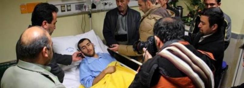 Soldado iraniano perde uma perna ao salvar co de rua preso em um campo minado