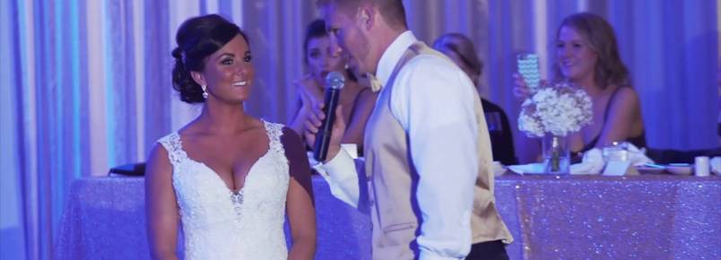 Em momento emocionante, noiva é surpreendida em casamento com um novo membro peludo para a família
