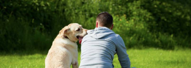 Pesquisa revela que ter um cachorro deixa os homens mais atraentes