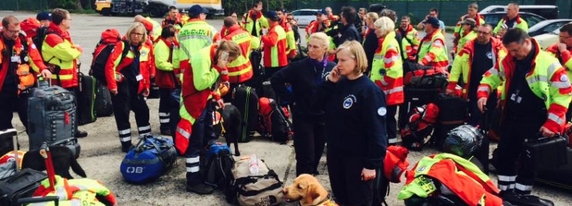 Grupo de resgate da Alemanha leva ces para ajudar a localizar vtimas do terremoto no Nepal
