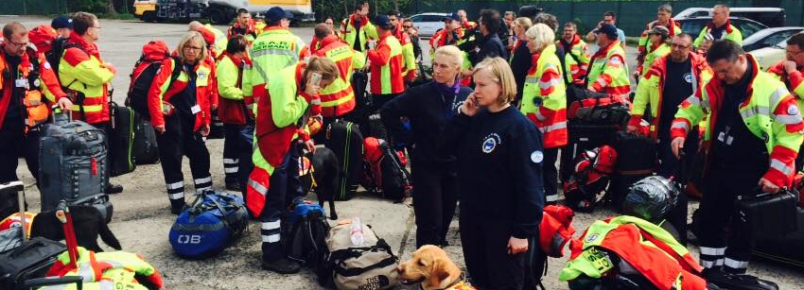 Grupo de resgate da Alemanha leva cães para ajudar a localizar vítimas do terremoto no Nepal
