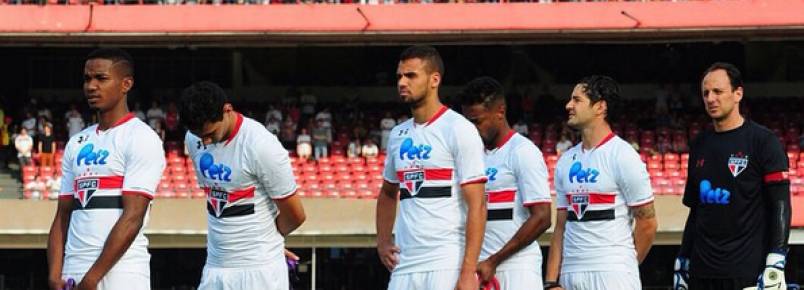 São Paulo F.C. entra em campo com cães para adoção graças a campanha “Amigo Tricolor” 