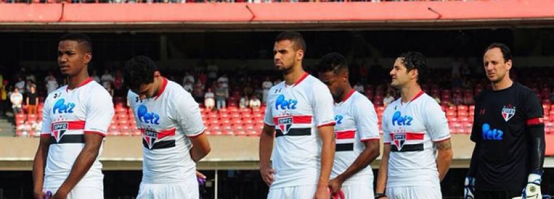 So Paulo F.C. entra em campo com ces para adoo graas a campanha Amigo Tricolor 